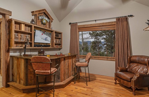 Breckenridge House | Mountain Views + Hot Tub + Pet Friendly + Ski Shuttle - Alpenglow Peaks Lodge