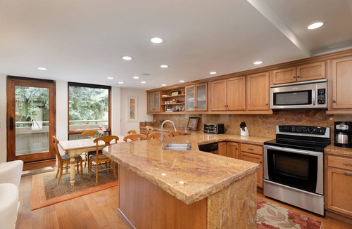 Aspen Condo | Mountain Views On Main St Aspen. Walk to Everything! Balcony, Elevator, Covered Parking & HT