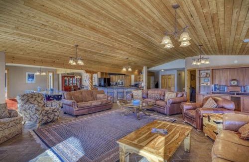 Del Norte House | Mountain Views Retreat