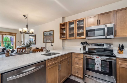 Copper Mountain Condo | Mountains Views + Hot Tubs, Hiking & Balcony