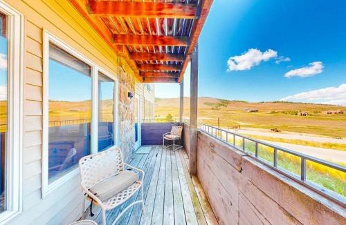 Silvercreek Apartment | Mountainside 001