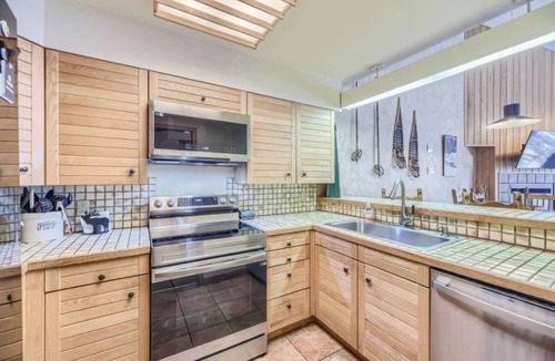 Mountain House Condo | Mountainside | Garage | Hot Tub | Steps to Lifts!
