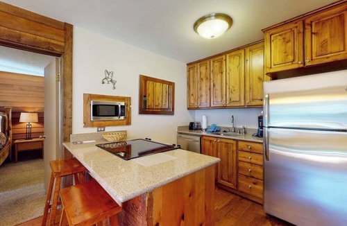 East Village at Copper Condo | Mountainside Home w/Free WiFi & a Full Kitchen plus a Shared Hot Tub