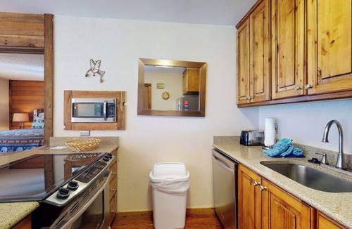 East Village at Copper Condo | Mountainside Home w/Free WiFi & a Full Kitchen plus a Shared Hot Tub