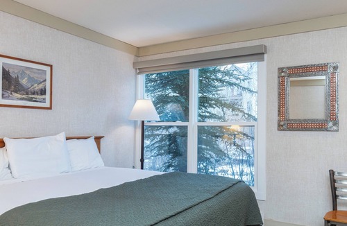 Telluride Hotel | Mountainside Inn Riverside Room With King Bed