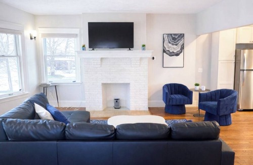 Cleveland House | Movie Theater Gem Near CWRU & Cleveland Clinic!