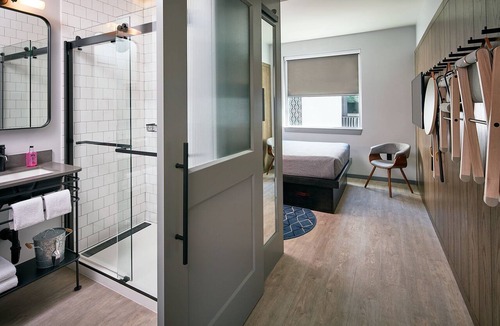 Cherry Creek Hotel | Moxy Denver Cherry Creek