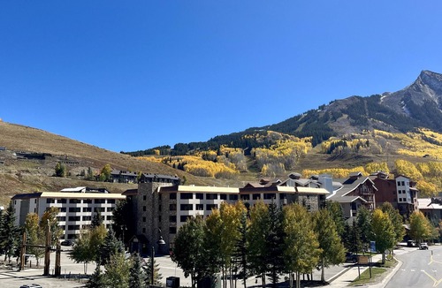 Mount Crested Butte Condo | MT CB Base Area- King Bed, Outdoor Hot Tub + Pool & Near Hiking + Biking
