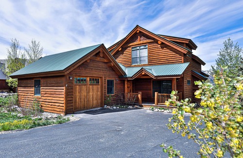 Mount Crested Butte House | Mt CB Log Home | 4 Bedroom | Game Room | Hot Tub | Gas Grill| Mtn Views