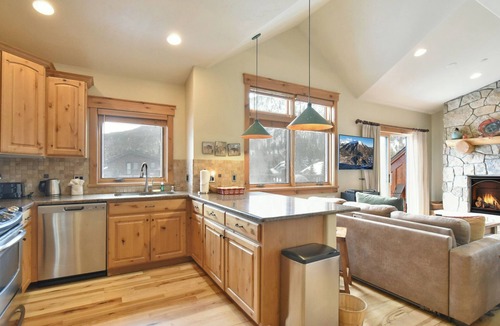 Frisco Condo | Mt. Victoria Lodge Penthouse Condo: Downtown, Hot Tub