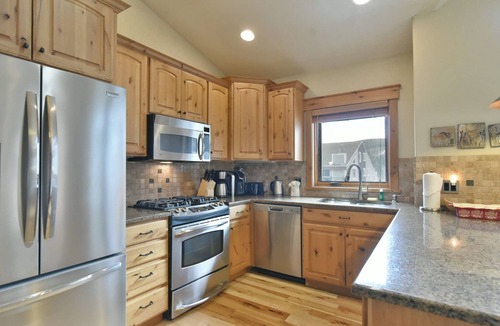 Frisco Condo | Mt. Victoria Lodge Penthouse Condo: Downtown, Hot Tub