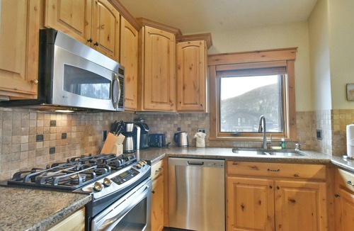 Frisco Condo | Mt. Victoria Lodge Penthouse Condo: Downtown, Hot Tub