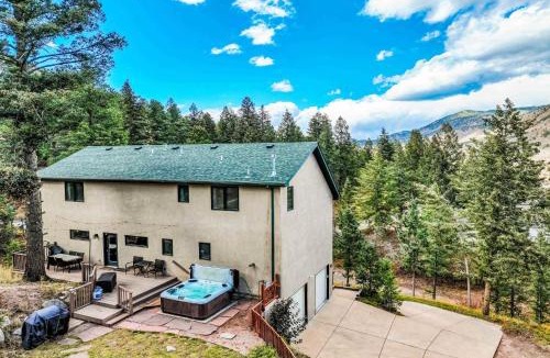Cascade-Chipita Park House | Mtn Getaway Near Pikes Peak Hot Tub & Pool Table