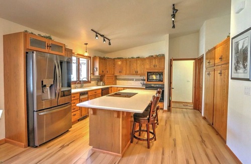 Glenwood Springs House | MTN Retreat w/Hot Tub, Dog Friendly, 7 mi 2 Skiing