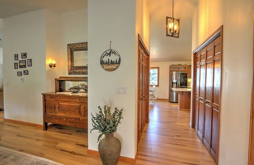 Glenwood Springs House | MTN Retreat w/Hot Tub, Dog Friendly, 7 mi 2 Skiing