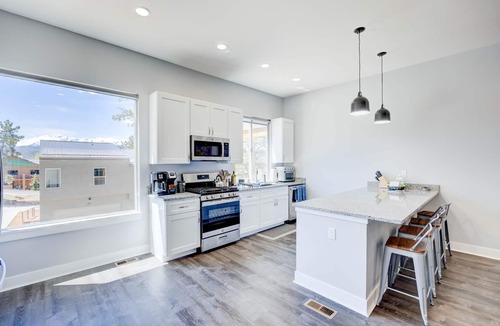 Woodland Park House | Mtn Views | Fireplace | Walk DT | 2Car Gar 331358