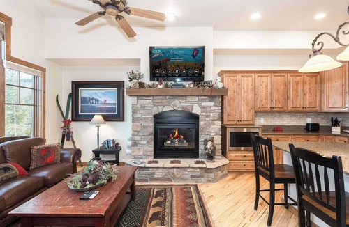 Bear Crossing Condo | Mtn Vistas | Fireplace Suite