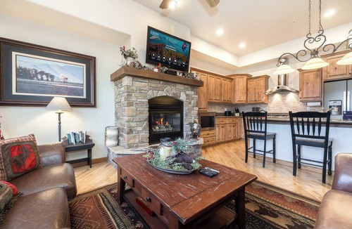 Bear Crossing Condo | Mtn Vistas | Fireplace Suite