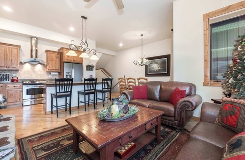 Bear Crossing Condo | Mtn Vistas | Fireplace Suite