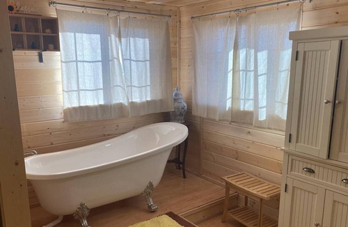 Monticello House | Muddy Paws Ranch - a one of a kind VERY pet friendly ranch with amazing views!