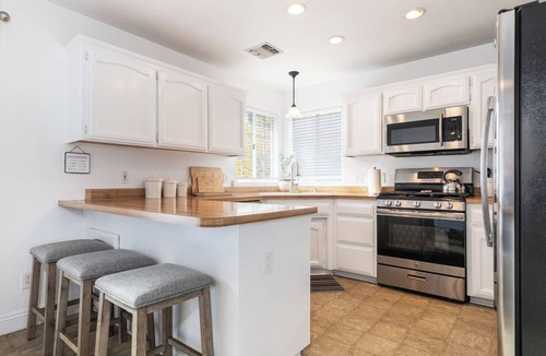 Templeton House | Mulberry Dreams+Stocked Kitchen+Backyard+Wineries
