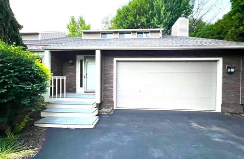 Huron House | Multi-level Large Home-minutes from Cedar Point!