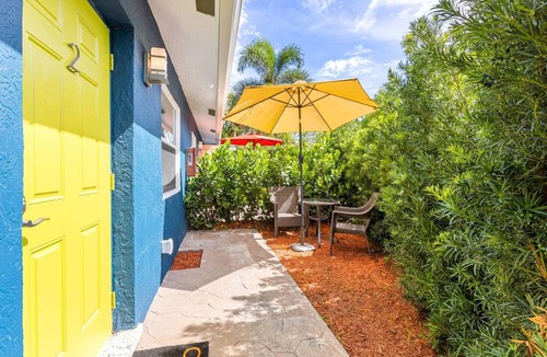 Sailboat Bend Apartment | Musicians Lounge - 2 BR With Parking Asssigned