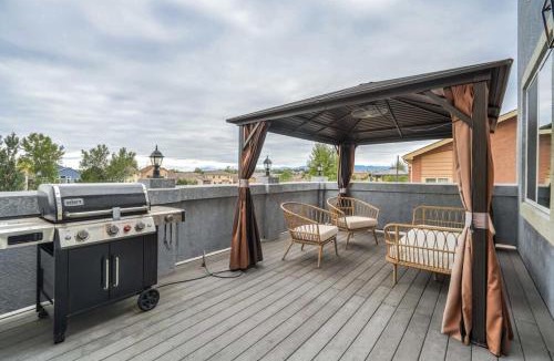 Northeast Colorado Springs House | Mystique Villa - Gym Pool Table BBQ Alfresco