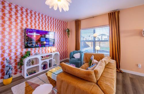 Commerce City House | Near Airport, 3BR, Stock Tank Pool, Mini-Golf, Game Rm