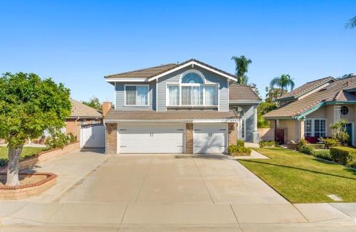 Ontario House | Near Airport & Outlet & ONT Field 6 bedroom large house