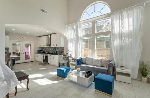 Ontario House | Near Airport & Outlet & ONT Field 6 bedroom large house
