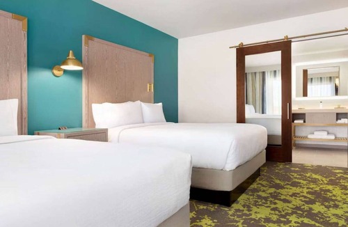 Whittier Hotel | Near CU Boulder + Free Breakfast. Pool. Fitness.