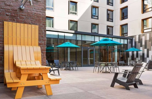 Whittier Hotel | Near CU Boulder + Free Breakfast. Pool. Fitness.
