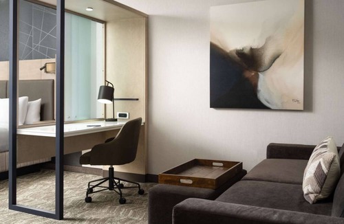 Milpitas Hotel | Near Levi’s Stadium + Free Breakfast. Pool. Bar.