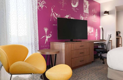Whittier Hotel | Near Pearl Street | Pool. Spa + On-Site Dining