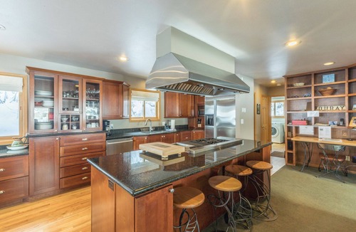 Ouray House | Near River | Great Views | Hot Tub | Pet-friendly