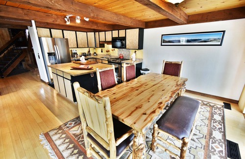 Wildernest House | Near Trails! Big Deck! Easy Drive to Dining, Events, Activities, Lake