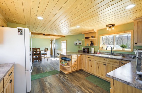 Alpine Village Cabin | Near Trails & Rio Grande Fishing! Mtn-View Cabin