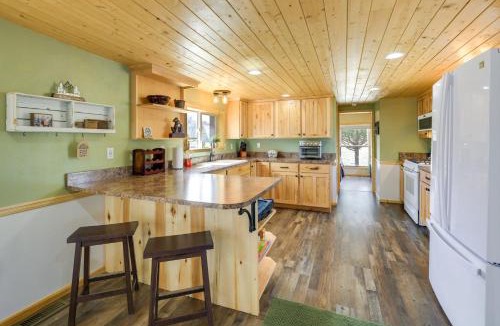 Alpine Village House | Near Trails & Rio Grande Fishing! Mtn-View Cabin