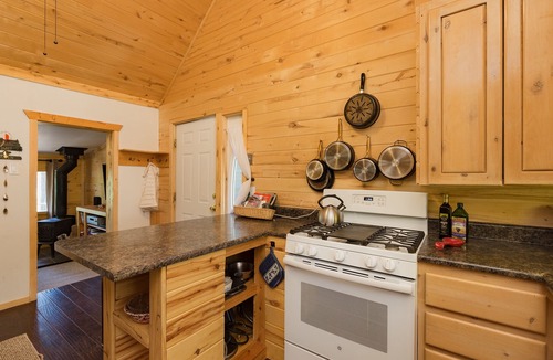 Bayfield Cabin | NellieMay Cabin | Short Walk to Lake, Large Porch