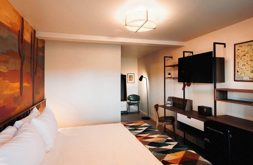 Hale Apartment | Neon Cactus Crashpad | La Vista Motel | 213