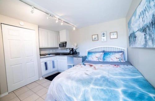 Ventura Apartment | Netflix, Bikes, Stocked Kitchenette, Beach Gear