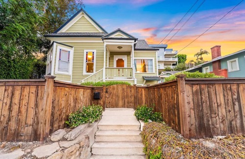 Ventura Apartment | Netflix, Stocked Kitchenette, Beach Gear