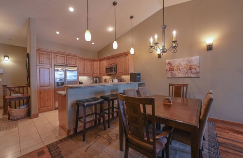 Mount Crested Butte Condo | NEW! 3 Min Walk to Lifts Hot Tub, Garage, Elevator & Epic Views