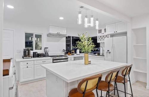 Midway City House | NEW! A Modern Oasis with Game room 15mins to Disneyland,beaches&more!