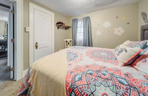 Akron Other | NEW! Akron Central 4 Beds 2 King, 1 Queen Full