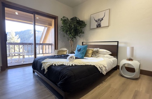 Avon Ski Chalet | New! Beaver Creek, Holden Road Location & Ski-in!