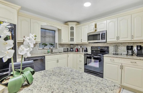 Hallandale Beach House | New Casa Eva Turfed Pool 5Br