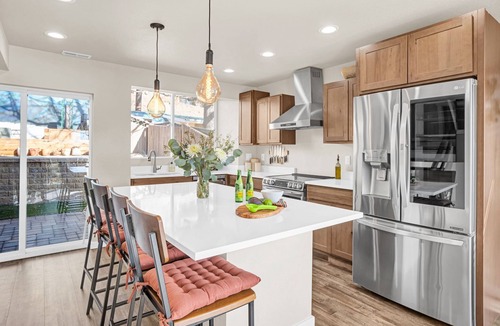 Whittier House | NEW Central 2BR/2.5BA w/Sauna, Walk to Pearl St