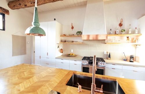 Solar Ranch House | NEW Contemporary 1 bedroom house with expansive views!